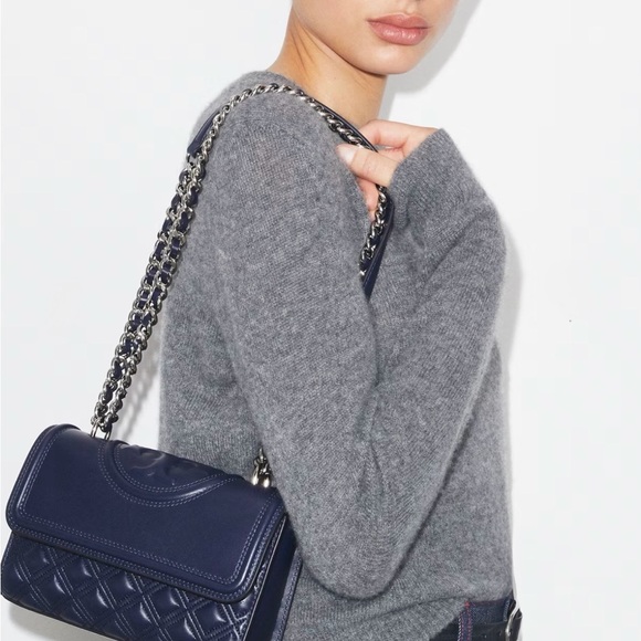 BNWT Tory Burch Fleming Two Way Bag with Tassel in Navy Blue - Picture 4 of 7